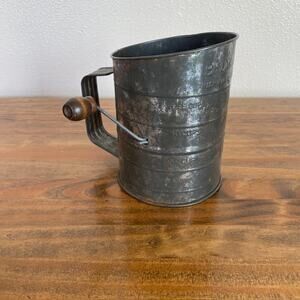 Vintage Bromwells Hand Measuring Sifter - 3 cups